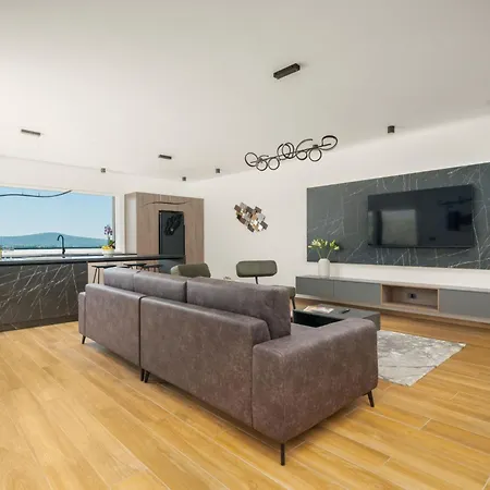 בית נופש Suncica By Interhome ז'אבוריץ'